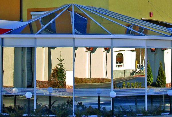 гр. София, ул. Георги Софийски Стъклена окачена фасада система на Alumil - зимна градина.